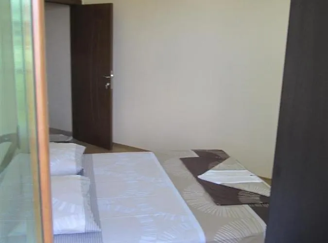 Rayski Zalez Апартамент Поморие